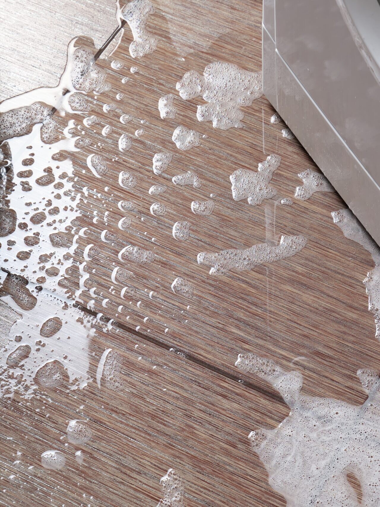 Breakdown,Of,A,Household,Washing,Machine.,Water,With,Foam,Out 3